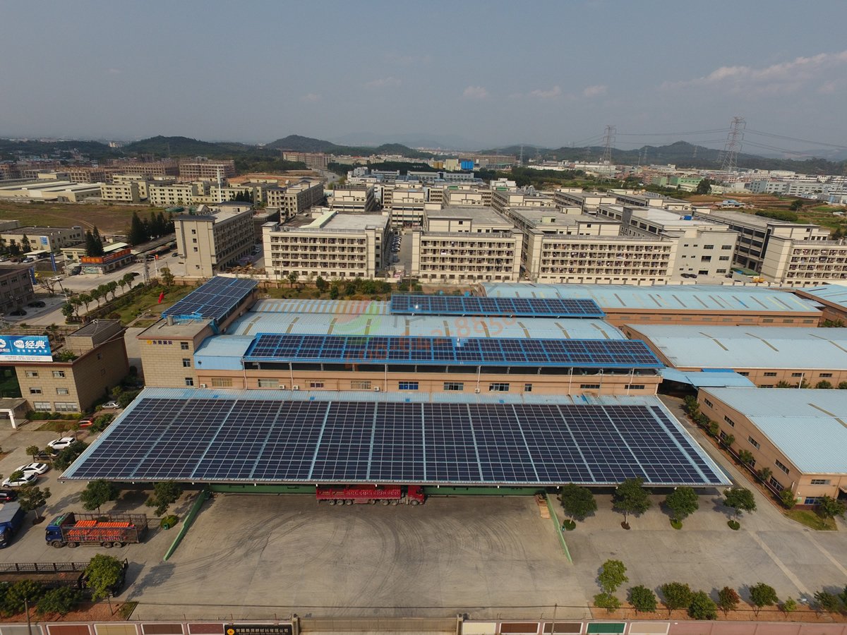 廣東施彩涂料有限公司606.96KW太陽能光伏發(fā)電宿舍樓頂安裝效果圖